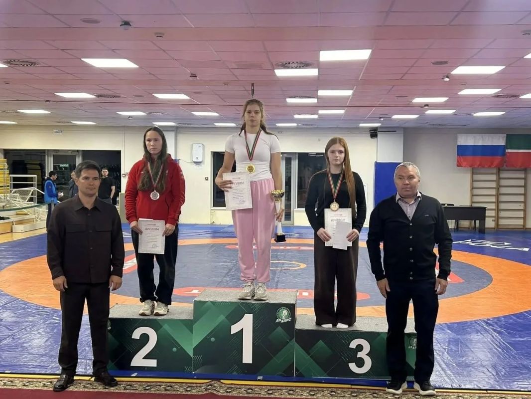Ульяновские спортсмены успешно выступили на Всероссийских соревнованиях по вольной борьбе среди мужчин и женщин