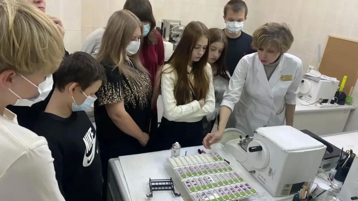 Учащиеся лицея при УлГТУ № 45 побывали в патологоанатомической лаборатории онкодиспансера