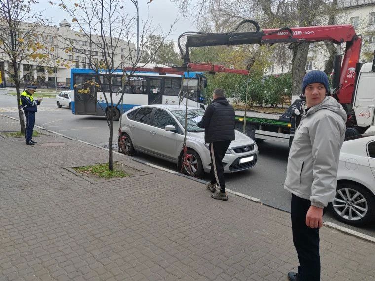 С улиц Ульяновска начата эвакуация припаркованных с нарушениями автомобилей