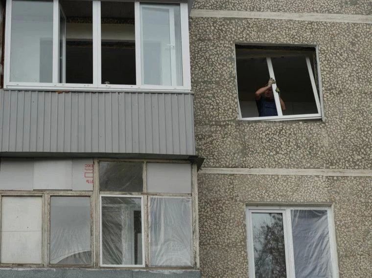 В доме №50 на Розы Люксембург заменили окна в 43 квартирах