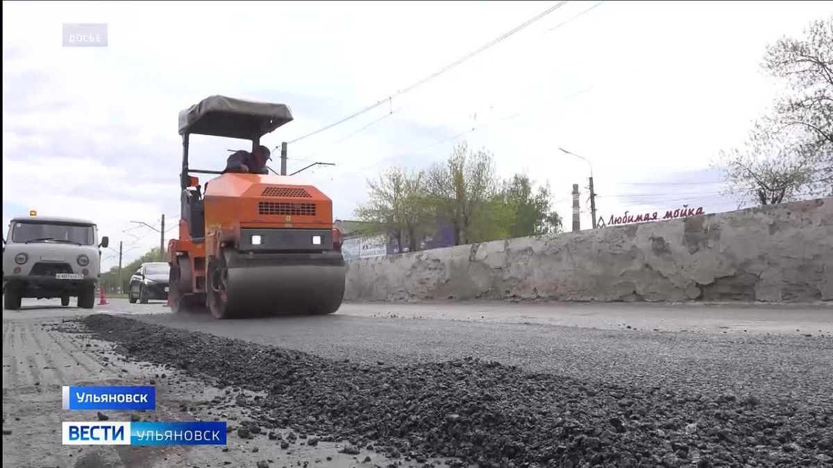 В Ульяновске на улице Минаева начали убирать колейность - ту самую, из-за которой в гололёд машины уводит в занос