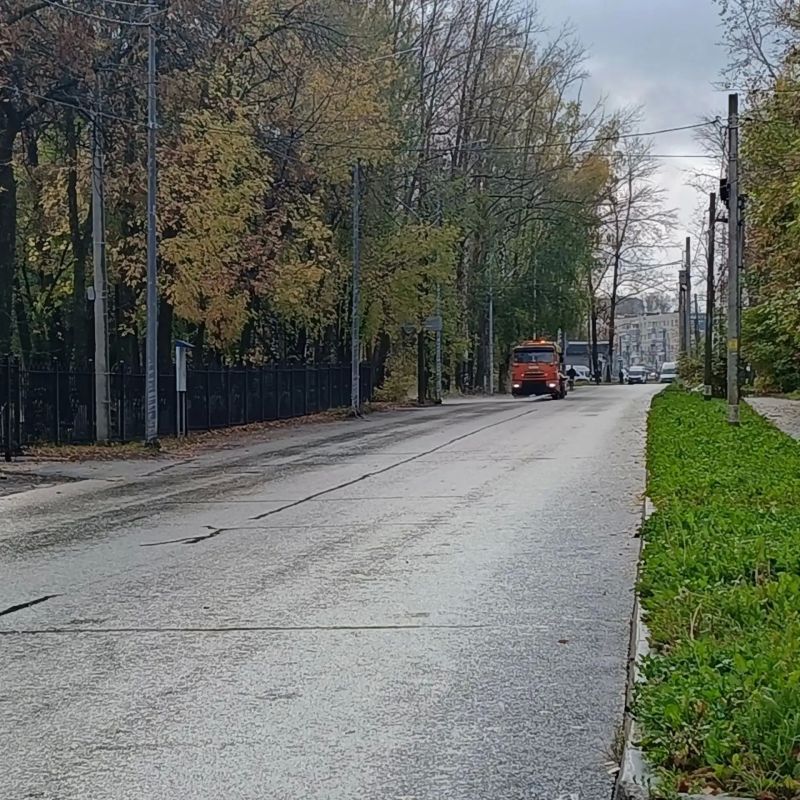 Ульяновские дорожники обновили асфальт на улице Минаева Ульяновские дорожники обновили асфальт на улице Минаева