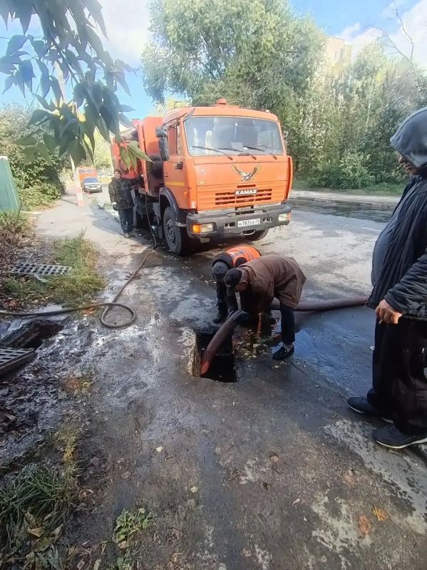 Ульяновские дорожники обновили асфальт на улице Минаева Ульяновские дорожники обновили асфальт на улице Минаева