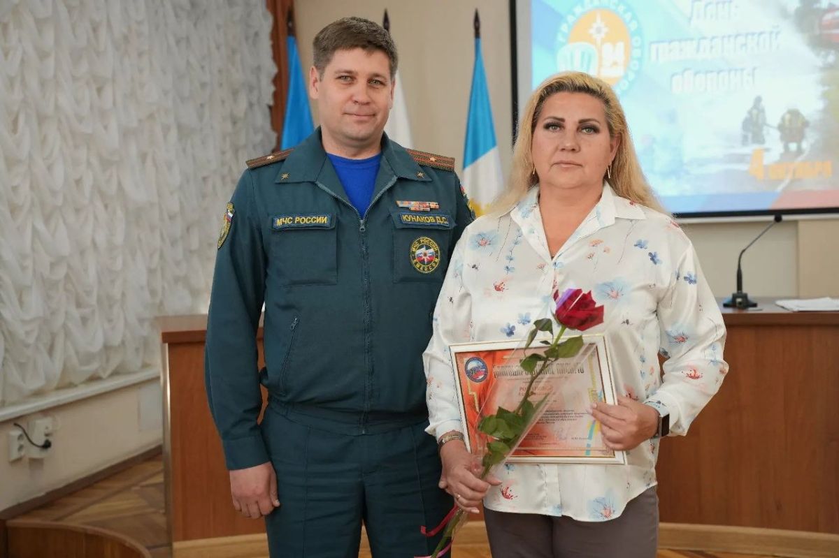 Ульяновцев отметили за вклад в развитие гражданской обороны и обеспечение защиты населения при ЧС Ульяновцев отметили за вклад в развитие гражданской обороны и обеспечение защиты населения при ЧС