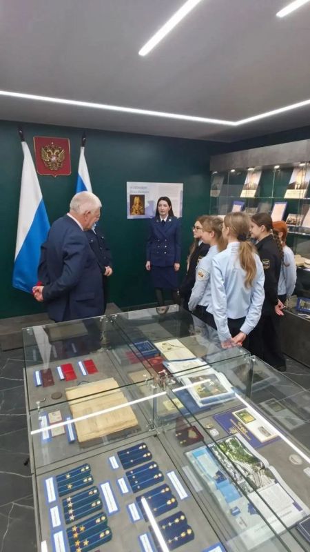 В рамках реализации мероприятий по государственно-патриотическому воспитанию исполняющая обязанности начальника отдела кадров прокуратуры области Понизяйкина Г.В. встретилась со студентами юридического колледжа... В рамках реализации мероприятий по государственно-патриотическому воспитанию исполняющая обязанности начальника отдела кадров прокуратуры области Понизяйкина Г.В. встретилась со студентами юридического колледжа...