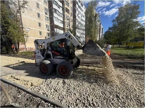 Ульяновские дорожники днём 8 октября ремонтировали 11 участков автодорог и дворов Ульяновские дорожники днём 8 октября ремонтировали 11 участков автодорог и дворов