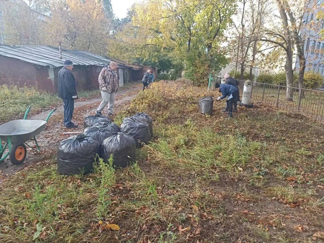 Сегодня наш город готовится к наступлению зимы - в Ульяновске проходит очередная "санитарная пятница" Сегодня наш город готовится к наступлению зимы - в Ульяновске проходит очередная "санитарная пятница"