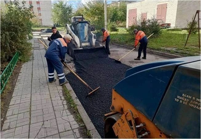 Ульяновские дорожники днём 8 октября ремонтировали 11 участков автодорог и дворов Ульяновские дорожники днём 8 октября ремонтировали 11 участков автодорог и дворов