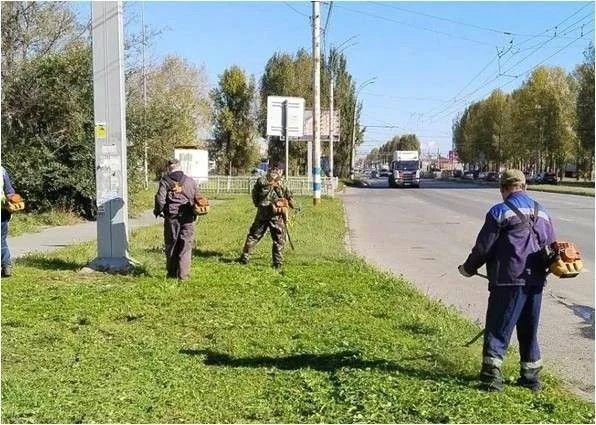 Ульяновские дорожники днём 8 октября ремонтировали 11 участков автодорог и дворов Ульяновские дорожники днём 8 октября ремонтировали 11 участков автодорог и дворов