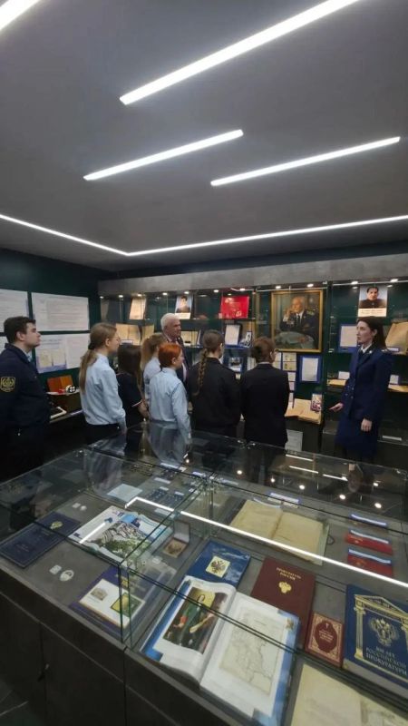 В рамках реализации мероприятий по государственно-патриотическому воспитанию исполняющая обязанности начальника отдела кадров прокуратуры области Понизяйкина Г.В. встретилась со студентами юридического колледжа... В рамках реализации мероприятий по государственно-патриотическому воспитанию исполняющая обязанности начальника отдела кадров прокуратуры области Понизяйкина Г.В. встретилась со студентами юридического колледжа...