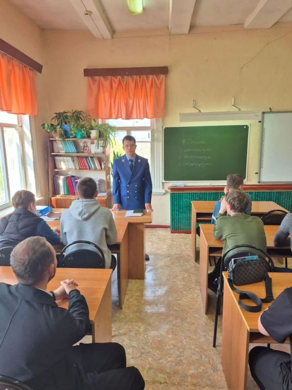 В рамках реализации мероприятий по правовому просвещению и правовому информированию заместитель прокурора Барышского района Ткаченко А.А. встретился со студентами ОГБПОУ "Барышский индустриально-технологический...