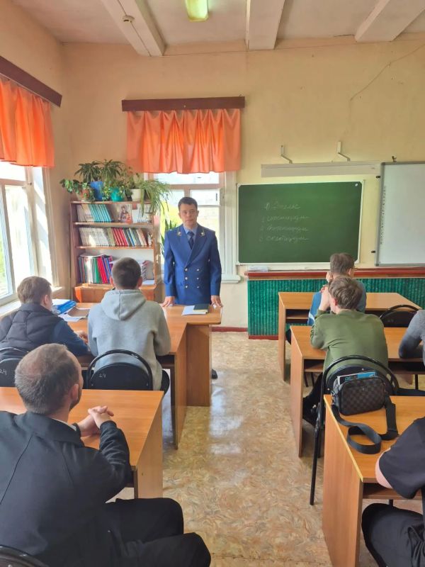 В рамках реализации мероприятий по правовому просвещению и правовому информированию заместитель прокурора Барышского района Ткаченко А.А. встретился со студентами ОГБПОУ "Барышский индустриально-технологический...