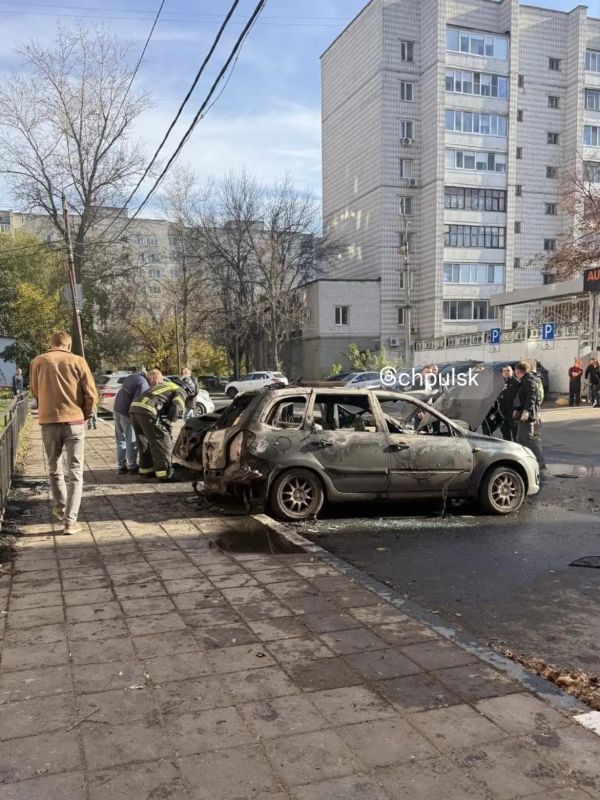 Последствия возгорания автомобиля в переулке Робеспьера