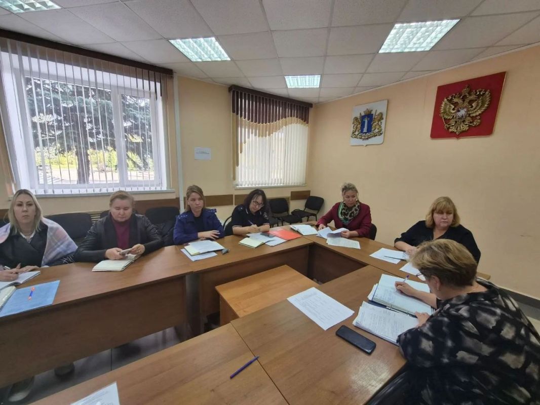 Помощник прокурора Ульяновского района Низамова Ф.Ф. приняла участие в заседании комиссии по делам несовершеннолетних и защите их прав администрации МО "Ульяновский район"