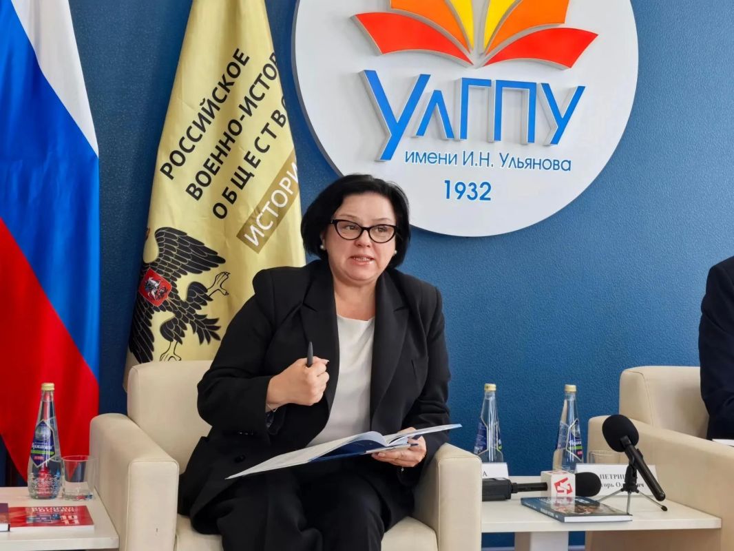 В УлГПУ обсудили новые учебники по истории и обществознанию В УлГПУ обсудили новые учебники по истории и обществознанию