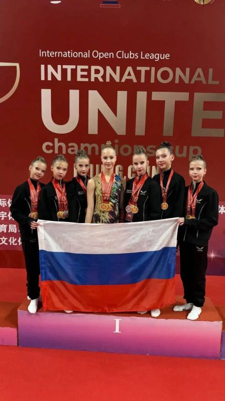 С 1 по 5 октября 2026 года в Пекине прошёл международный турнир по художественной гимнастике International United Champions Cup — воспитанницы ОГБУ ДО СШОР показали высший класс! С 1 по 5 октября 2026 года в Пекине прошёл международный турнир по художественной гимнастике International United Champions Cup — воспитанницы ОГБУ ДО СШОР показали высший класс!