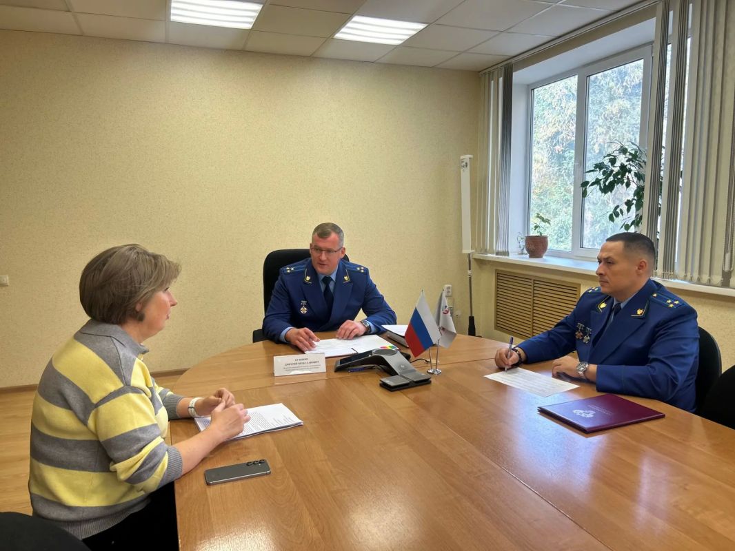 Начальник Управления по надзору за исполнением федерального законодательства прокуратуры Ульяновской области Дмитрий Кузяшин провёл выездной личный приём граждан в АО «Ульяновскэнерго» Начальник Управления по надзору за исполнением федерального законодательства прокуратуры Ульяновской области Дмитрий Кузяшин провёл выездной личный приём граждан в АО «Ульяновскэнерго»