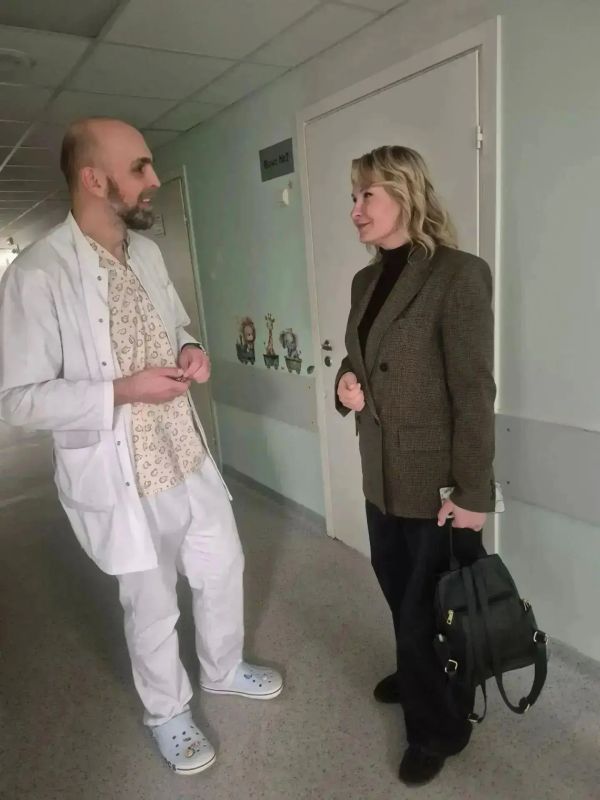 Детский омбудсмен навестила в Москве девочку, пострадавшую при атаке БПЛА на Ульяновск Детский омбудсмен навестила в Москве девочку, пострадавшую при атаке БПЛА на Ульяновск
