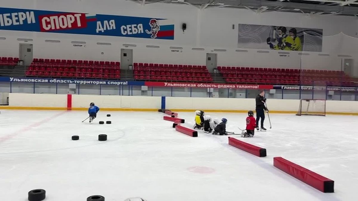 Утро начинается не с кофе, а с тренировки наших юных хоккеистов