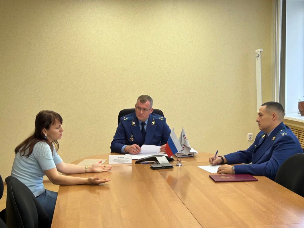 Начальник Управления по надзору за исполнением федерального законодательства прокуратуры Ульяновской области Дмитрий Кузяшин провёл выездной личный приём граждан в АО «Ульяновскэнерго» Начальник Управления по надзору за исполнением федерального законодательства прокуратуры Ульяновской области Дмитрий Кузяшин провёл выездной личный приём граждан в АО «Ульяновскэнерго»