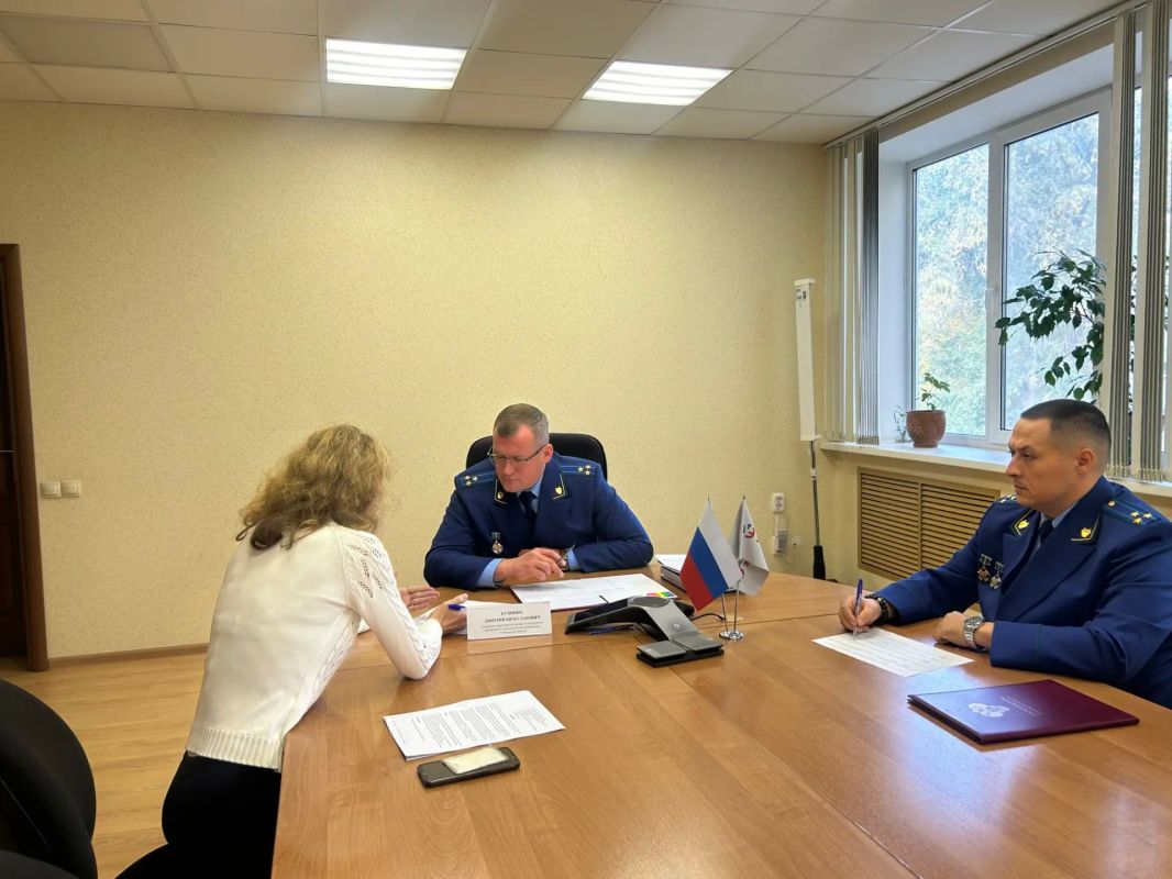 Начальник Управления по надзору за исполнением федерального законодательства прокуратуры Ульяновской области Дмитрий Кузяшин провёл выездной личный приём граждан в АО «Ульяновскэнерго» Начальник Управления по надзору за исполнением федерального законодательства прокуратуры Ульяновской области Дмитрий Кузяшин провёл выездной личный приём граждан в АО «Ульяновскэнерго»