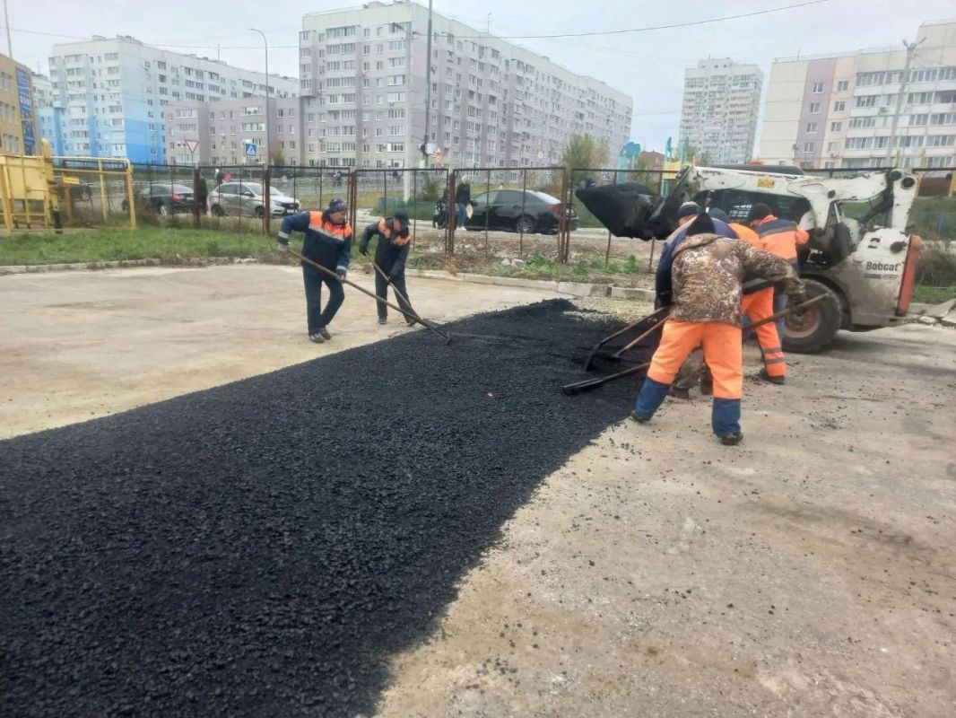 В Ульяновске продолжается сезонная уборка опавшей листвы В Ульяновске продолжается сезонная уборка опавшей листвы
