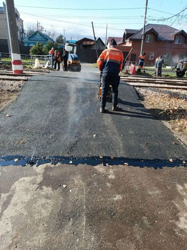 В Ульяновске продолжается сезонная уборка опавшей листвы В Ульяновске продолжается сезонная уборка опавшей листвы