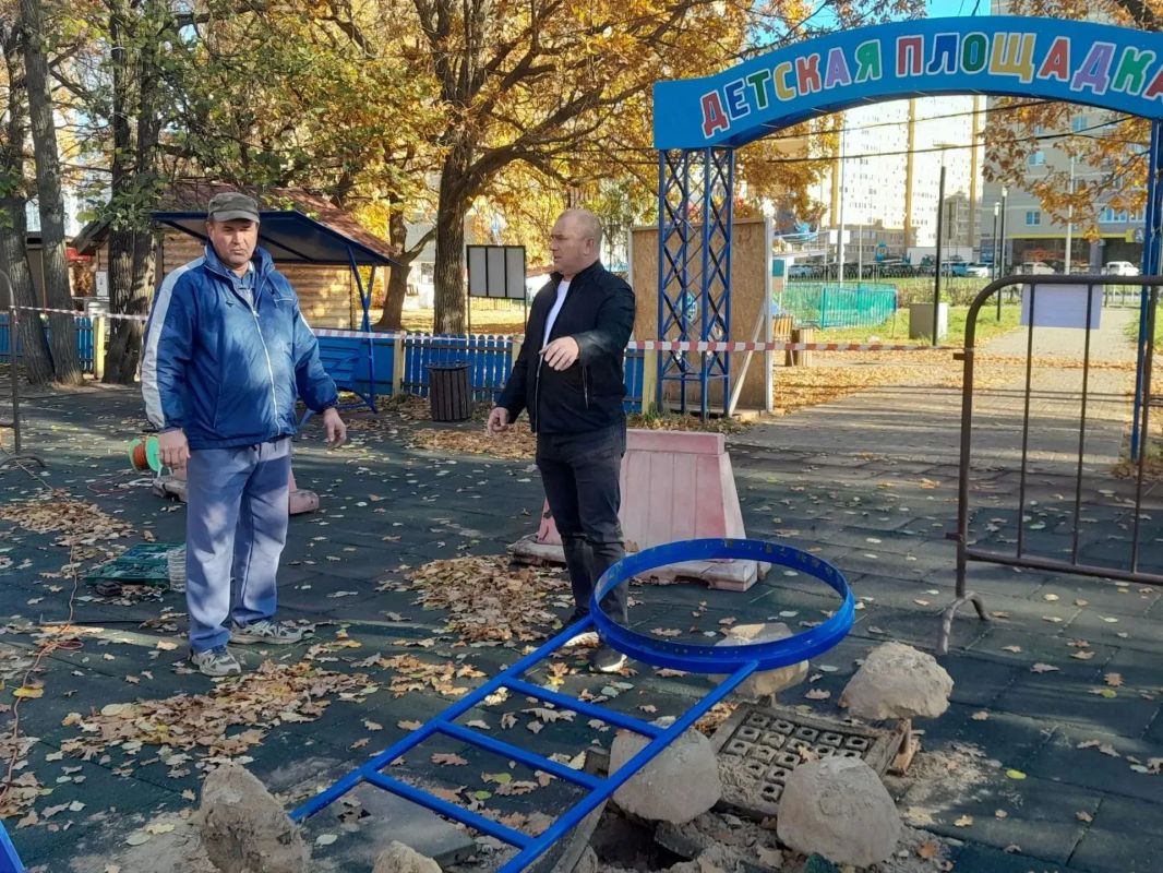 В парке «Прибрежный» приступили к ремонту детской игровой площадки В парке «Прибрежный» приступили к ремонту детской игровой площадки