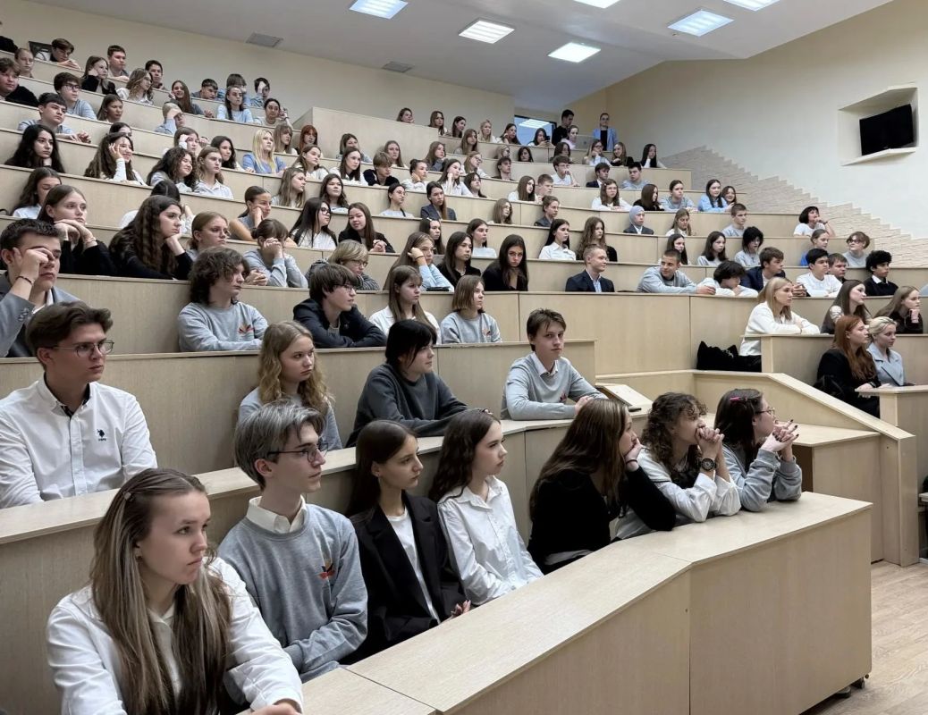 Ульяновские полицейские провели для школьников правовой лекторий Ульяновские полицейские провели для школьников правовой лекторий