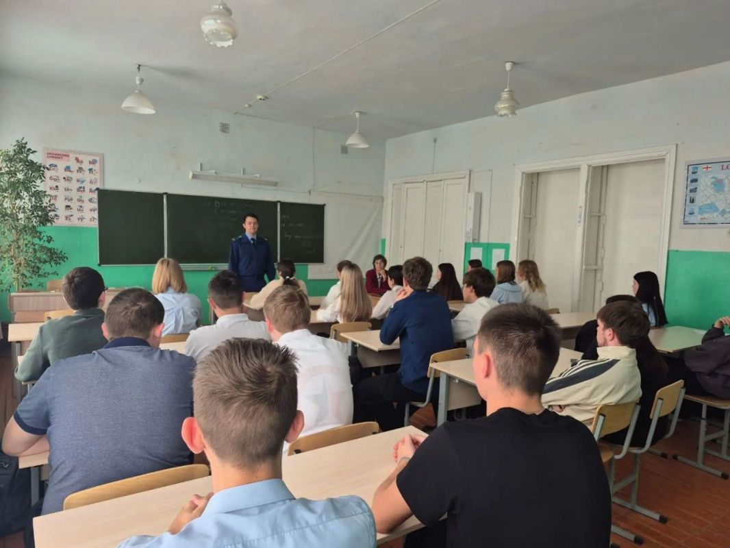 В рамках реализации мероприятий по правовому просвещению и правовому информированию заместитель прокурора Барышского района Ткаченко А.А. встретился с учащимися МБОУ "Средняя общеобразовательная школа р.п. имени В.И. Ленина... В рамках реализации мероприятий по правовому просвещению и правовому информированию заместитель прокурора Барышского района Ткаченко А.А. встретился с учащимися МБОУ "Средняя общеобразовательная школа р.п. имени В.И. Ленина...
