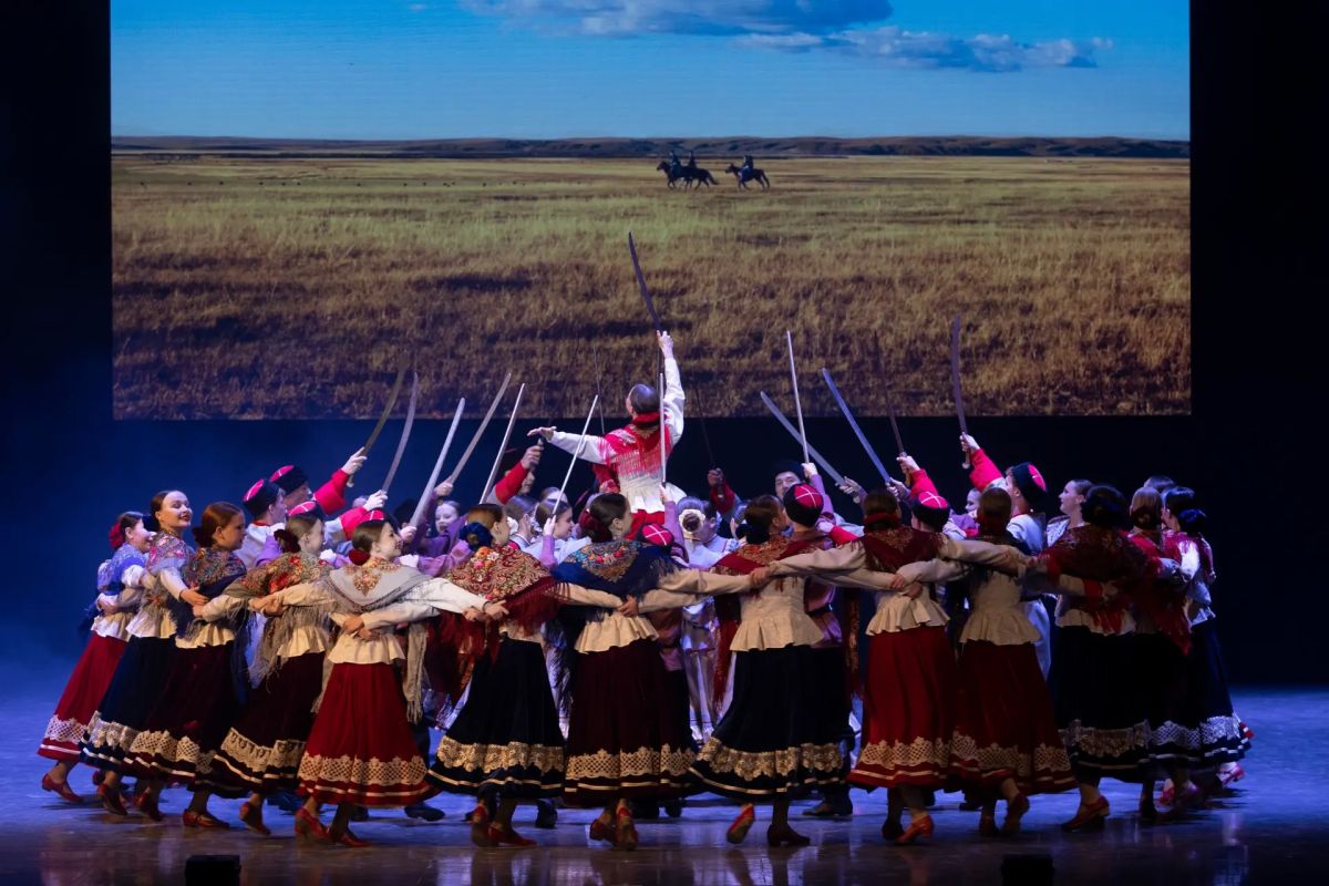Завершился IV Межрегиональный фестиваль-конкурс хореографического искусства «Симбирские выкрутасы», объединивший талантливые любительские коллективы из разных уголков России Завершился IV Межрегиональный фестиваль-конкурс хореографического искусства «Симбирские выкрутасы», объединивший талантливые любительские коллективы из разных уголков России