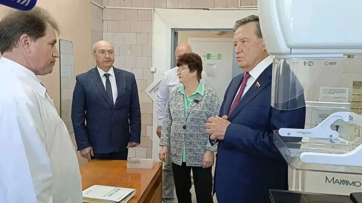 Сенатор Сергей Рябухин передал Сурской районной больнице в Ульяновской области маммограф «Маммо-5МТ»