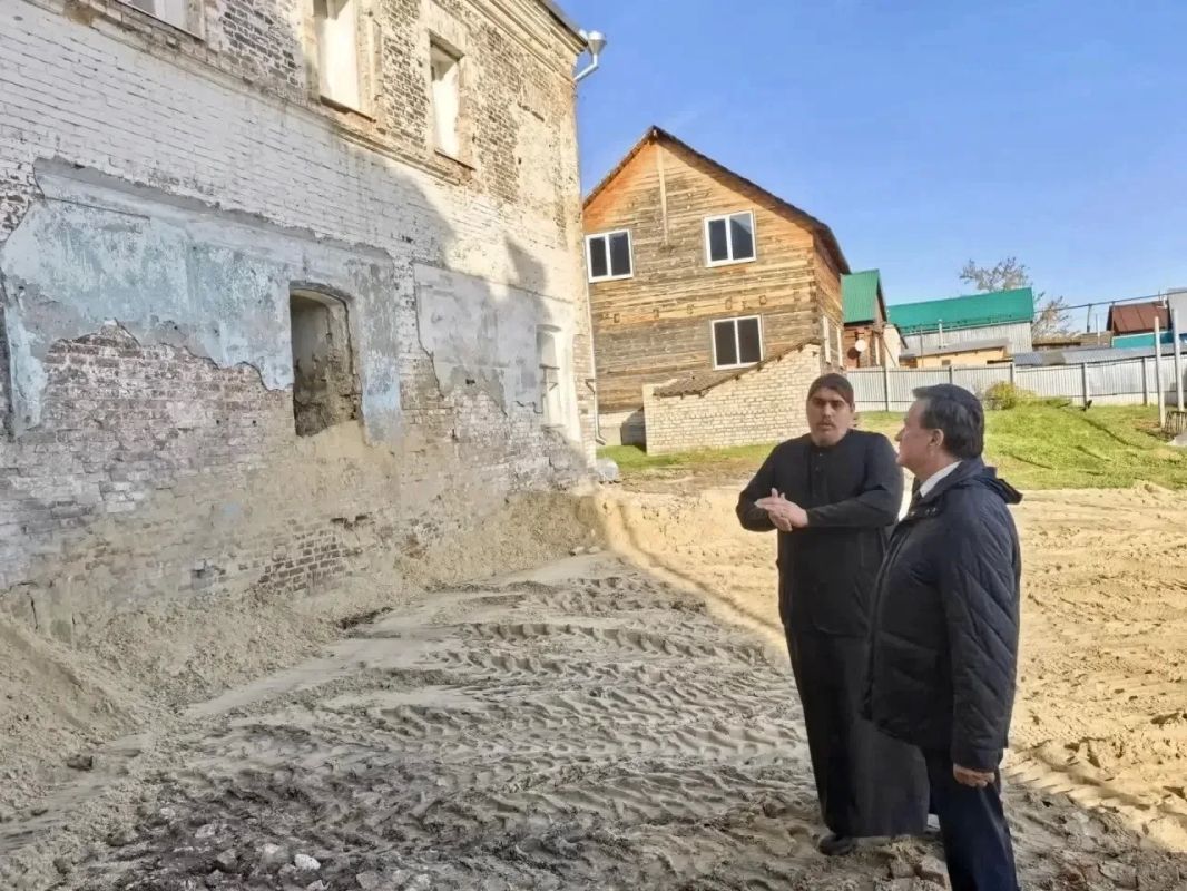 Ульяновский сенатор Сергей Рябухин помогает восстановить старинный особняк в Сурском