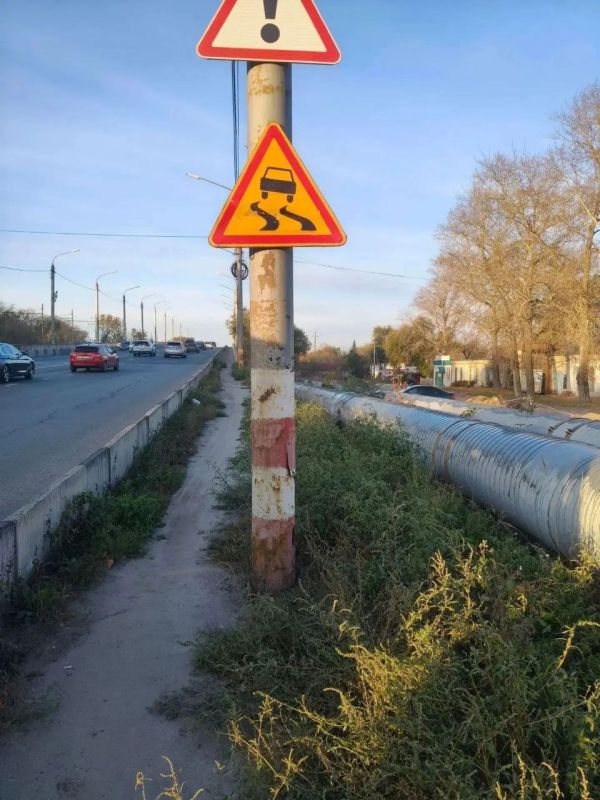 В Ульяновске завершают установку знаков «Скользкая дорога» на сложных участках дорог В Ульяновске завершают установку знаков «Скользкая дорога» на сложных участках дорог
