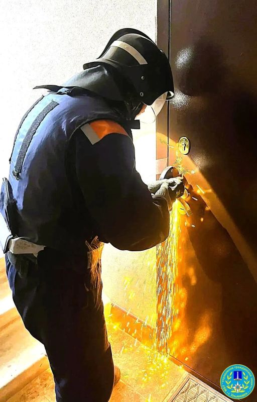 Ульяновским спасателям пришлось вскрывать дверь квартиры с запертым ребенком