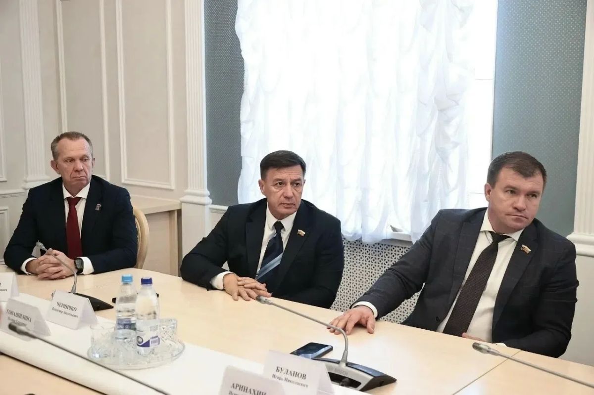 Губернатор Алексей Русских обсудил с депутатами УГД векторы развития областного центра на ближайшее будущее Губернатор Алексей Русских обсудил с депутатами УГД векторы развития областного центра на ближайшее будущее