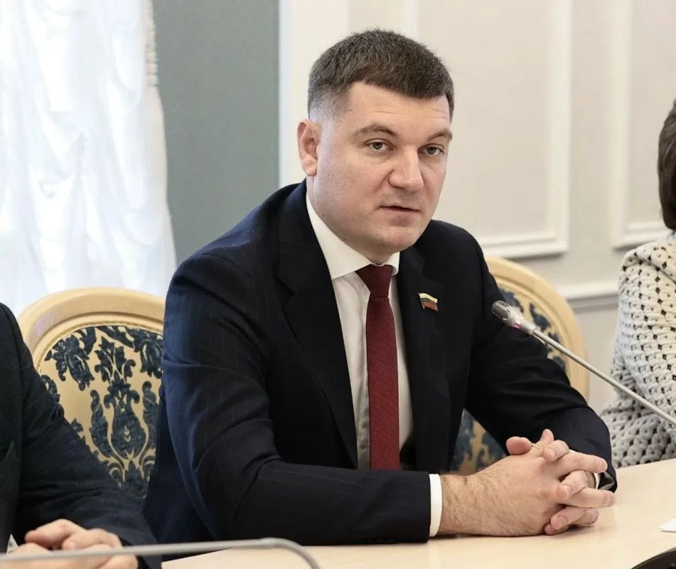 Губернатор Алексей Русских обсудил с депутатами УГД векторы развития областного центра на ближайшее будущее Губернатор Алексей Русских обсудил с депутатами УГД векторы развития областного центра на ближайшее будущее