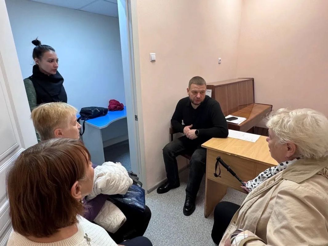 Депутаты Городской Думы продолжают серию личных приёмов горожан Депутаты Городской Думы продолжают серию личных приёмов горожан