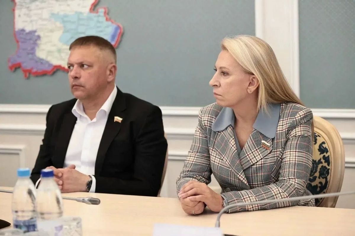 Губернатор Алексей Русских обсудил с депутатами УГД векторы развития областного центра на ближайшее будущее Губернатор Алексей Русских обсудил с депутатами УГД векторы развития областного центра на ближайшее будущее