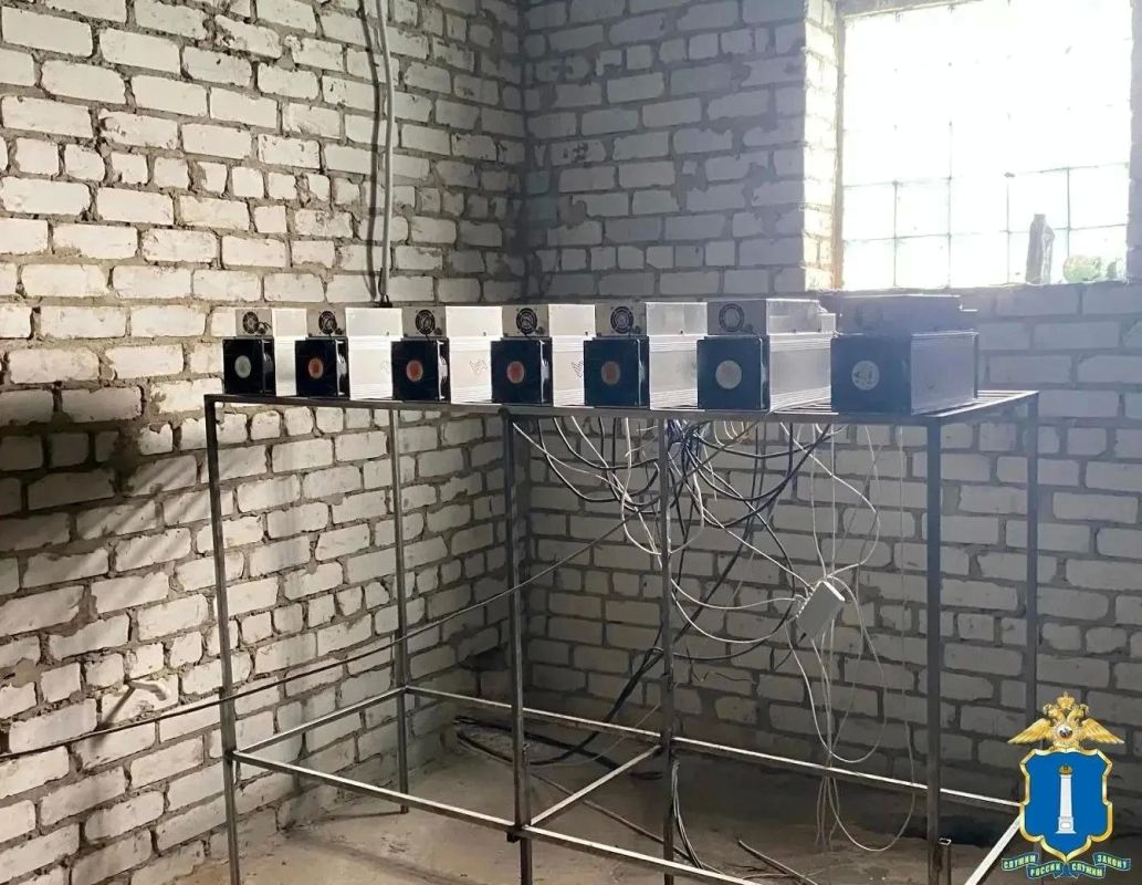 Ульяновские полицейские нашли майнинг-ферму, намотавшую мимо счетчика электроэнергии на четыре миллиона Ульяновские полицейские нашли майнинг-ферму, намотавшую мимо счетчика электроэнергии на четыре миллиона