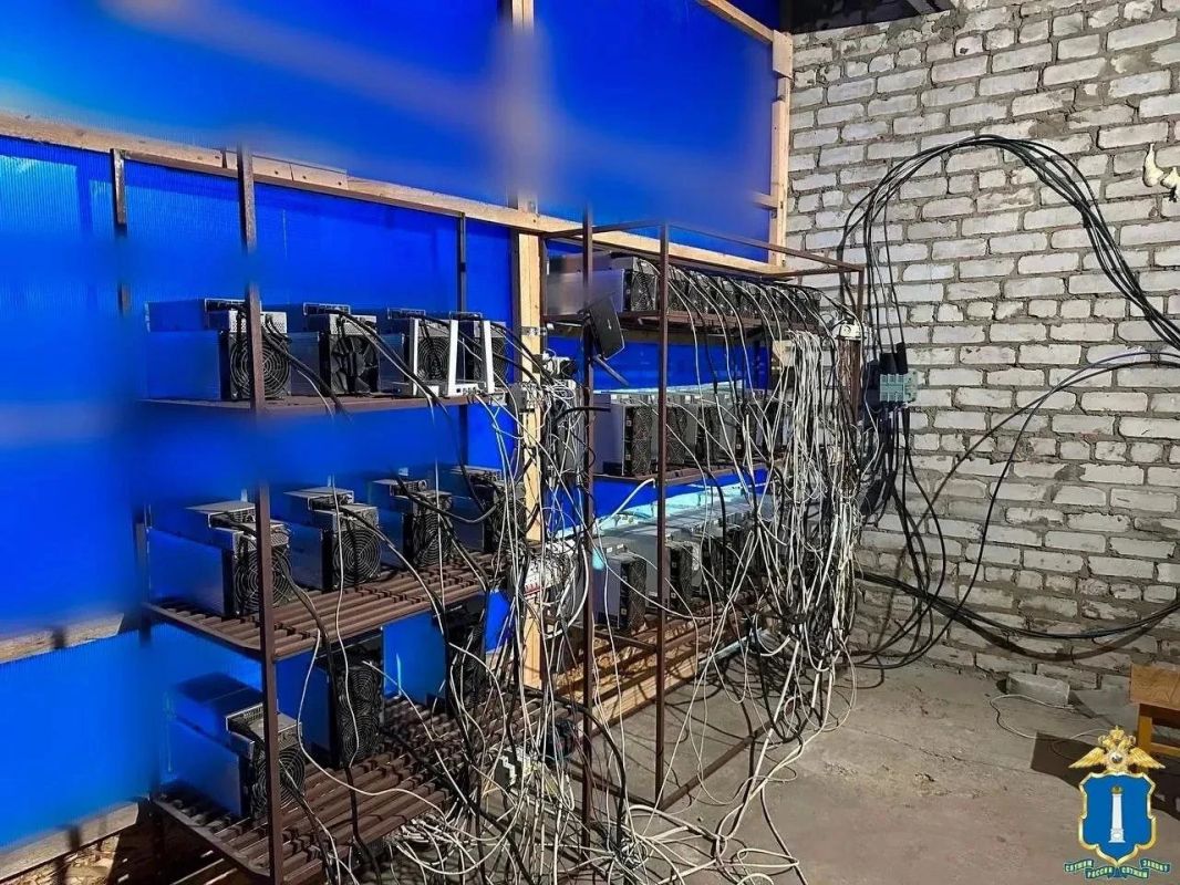 Ульяновские полицейские нашли майнинг-ферму, намотавшую мимо счетчика электроэнергии на четыре миллиона Ульяновские полицейские нашли майнинг-ферму, намотавшую мимо счетчика электроэнергии на четыре миллиона