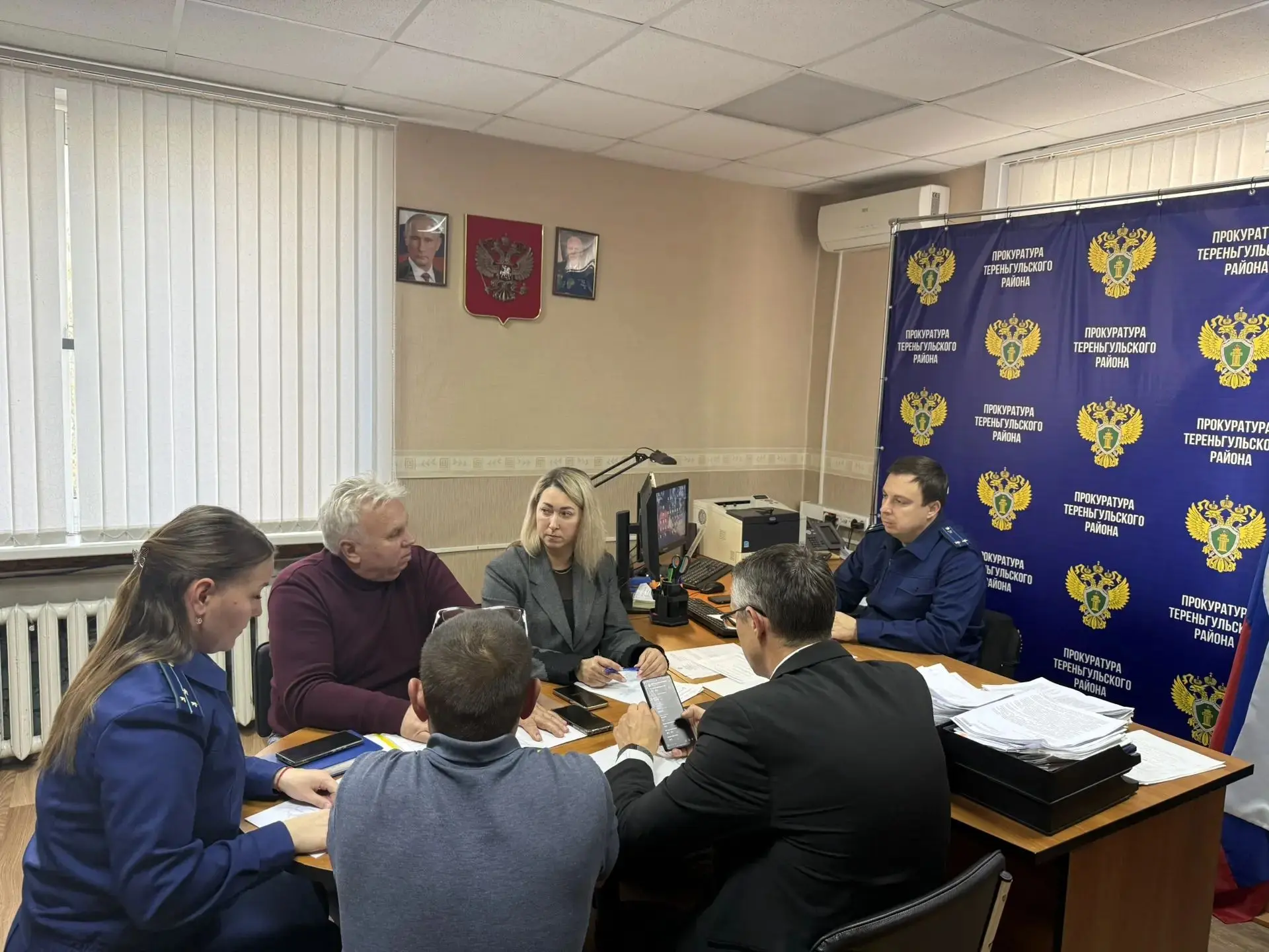 Под председательством прокурора Тереньгульского района Пантелеева П.А. состоялось заседание межведомственной рабочей группы, на котором рассмотрены вопросы исполнения законодательства в сферах экономики, ЖКХ и осуществления...