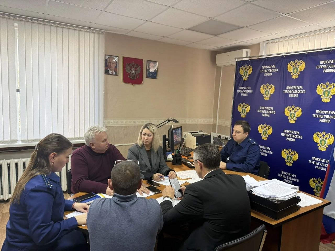 Под председательством прокурора Тереньгульского района Пантелеева П.А. состоялось заседание межведомственной рабочей группы, на котором рассмотрены вопросы исполнения законодательства в сферах экономики, ЖКХ и осуществления...