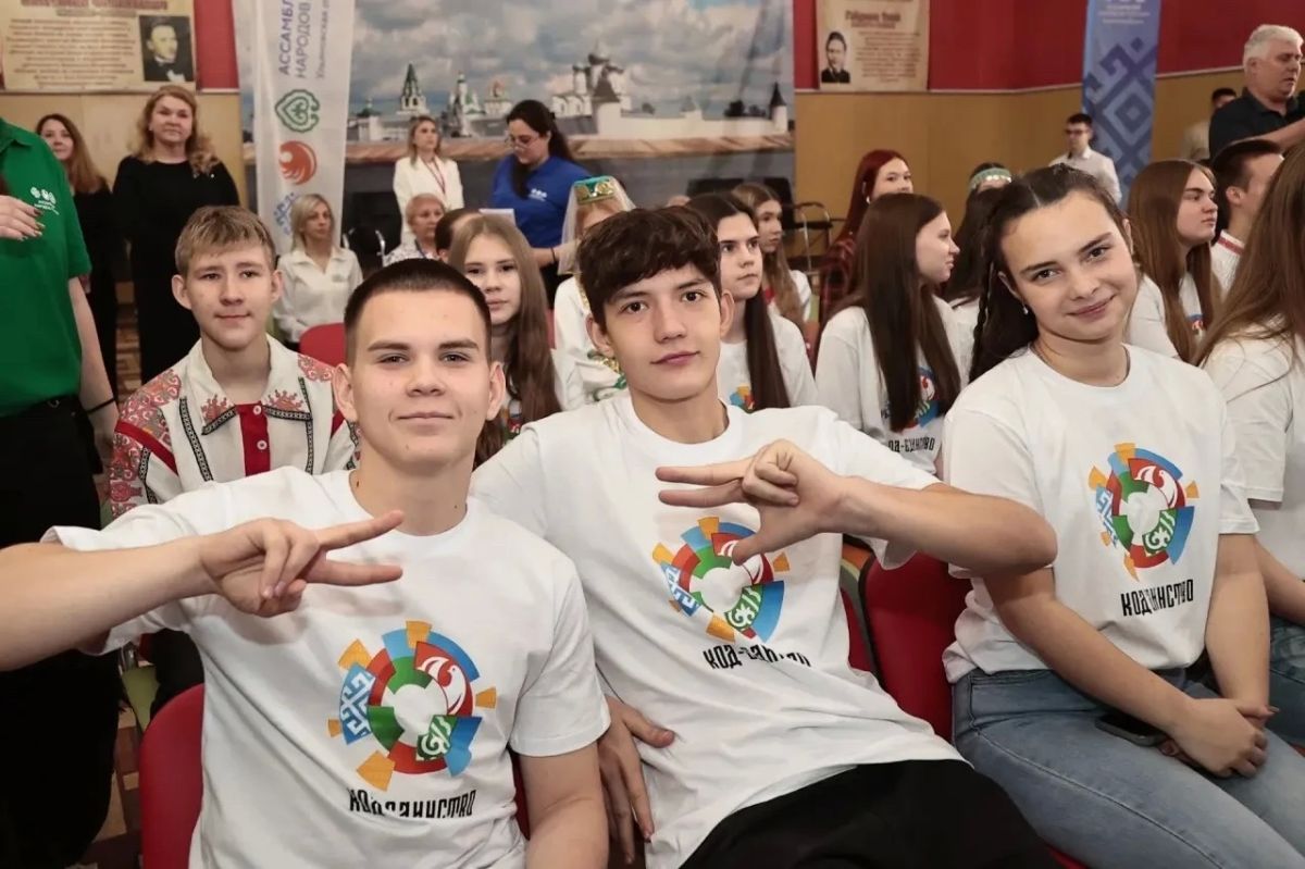 Первая ульяновская смена Ассамблеи народов России «Код — единство» объединила молодежь Приволжья Первая ульяновская смена Ассамблеи народов России «Код — единство» объединила молодежь Приволжья