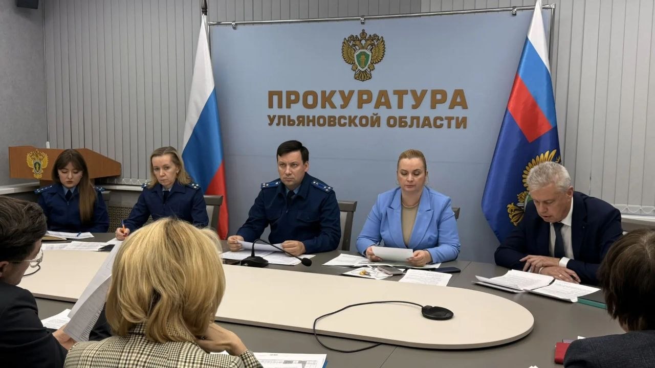 Под председательством первого заместителя прокурора области Михаила Гриньке состоялось заседание межведомственной рабочей группы по вопросам защиты социальных прав граждан