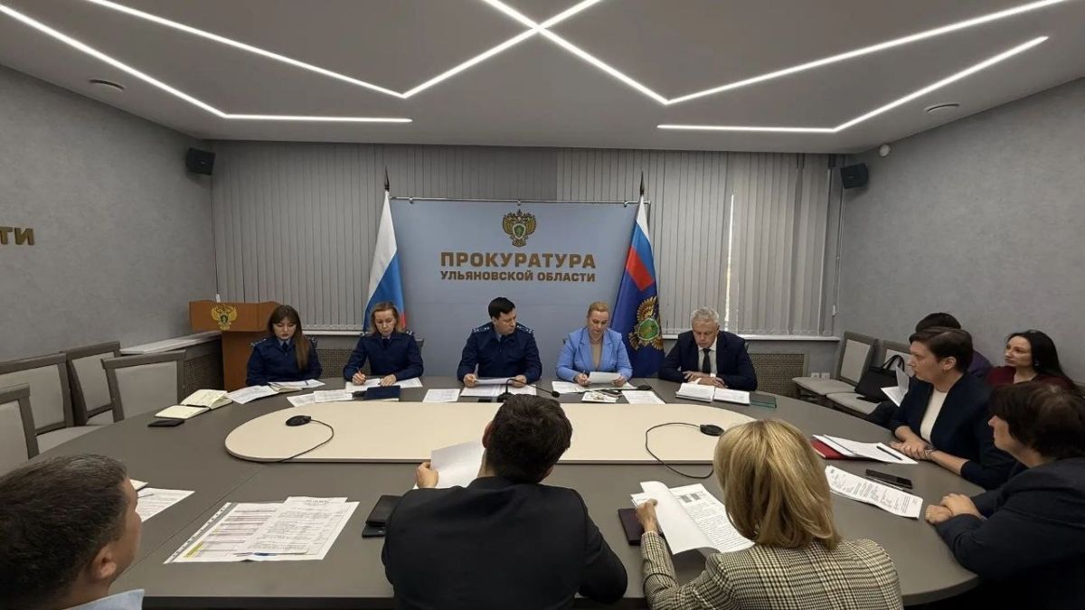 Под председательством первого заместителя прокурора области Михаила Гриньке состоялось заседание межведомственной рабочей группы по вопросам защиты социальных прав граждан Под председательством первого заместителя прокурора области Михаила Гриньке состоялось заседание межведомственной рабочей группы по вопросам защиты социальных прав граждан