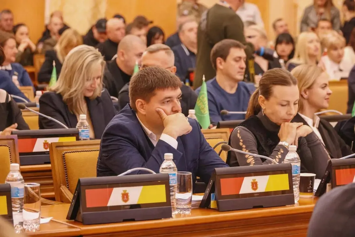 «Готовы целовать все российское в ж…» — как разводят одесских «адекватников»