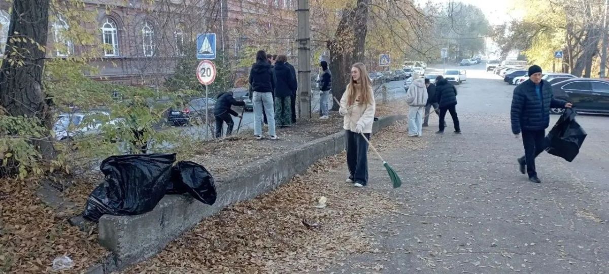 В преддверии Дня народного единства в Ульяновске прошла санитарная пятница В преддверии Дня народного единства в Ульяновске прошла санитарная пятница