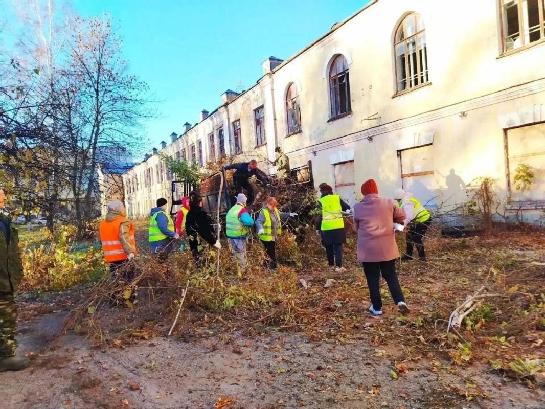 В преддверии Дня народного единства в Ульяновске прошла санитарная пятница В преддверии Дня народного единства в Ульяновске прошла санитарная пятница